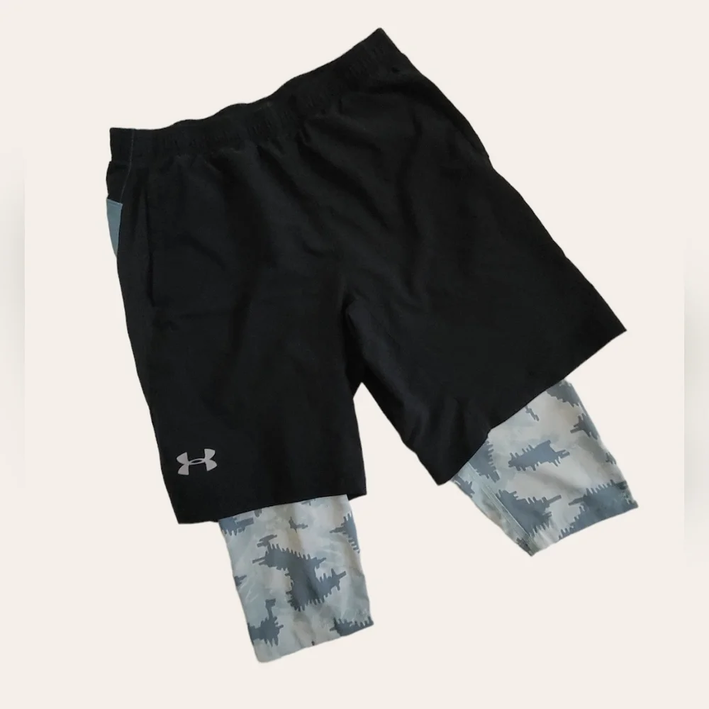 Under Armour shorts, size L‎